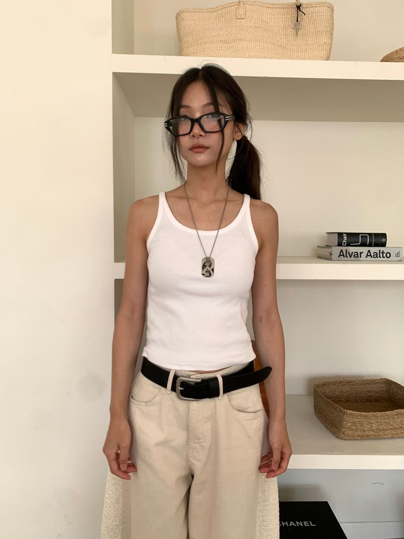 NEEDS SLEEVELESS (4C)