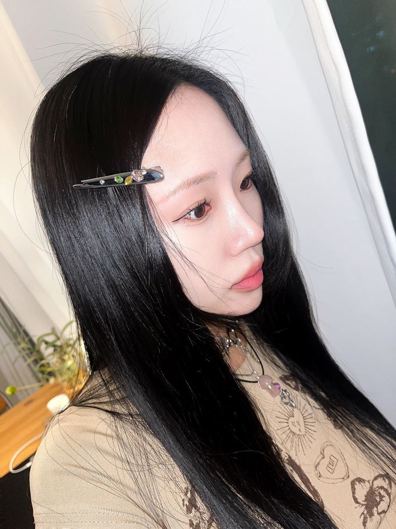 Glowy cubic hairpin