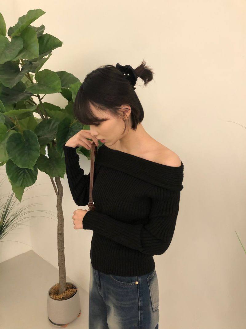 Drape feminine shoulder golgi knit