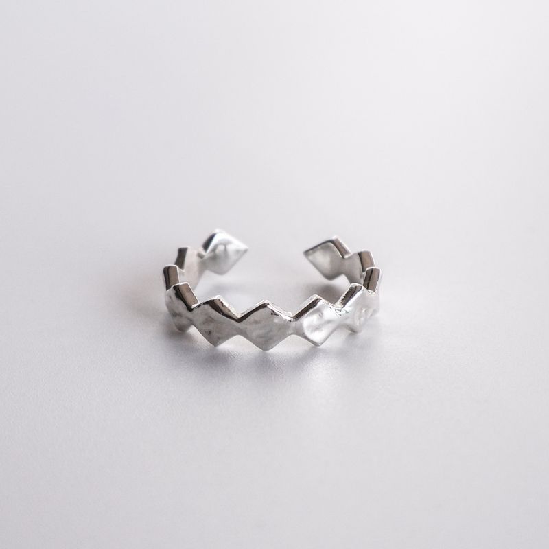 IDUSUM（イダソム）の「[MADE] アーガイルオープンリング (シン)（アクセサリー）」