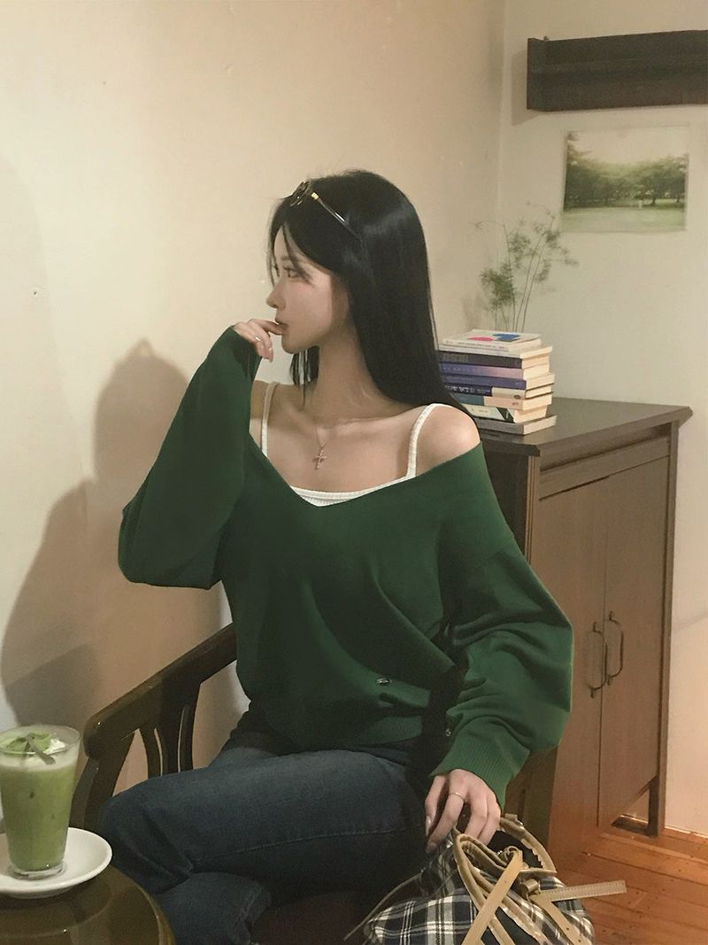 [MADE] comma, deep V-neck knit