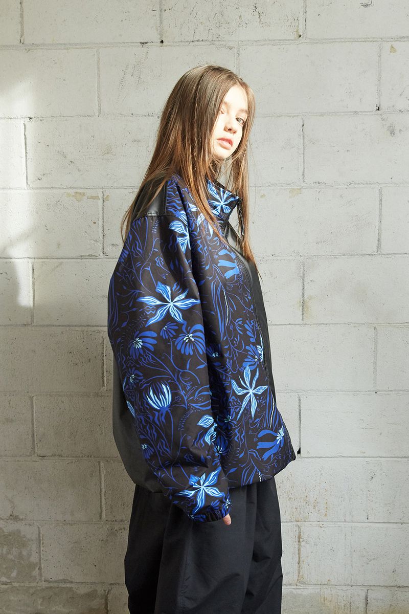 BSR2223FWJK062 J-BLUE FLOWER JACKET BLACK