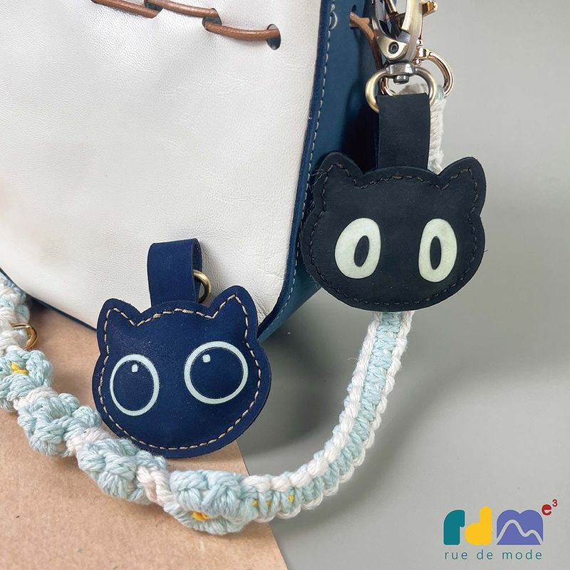 ぴかぴかCat Genuine Leather Keychain