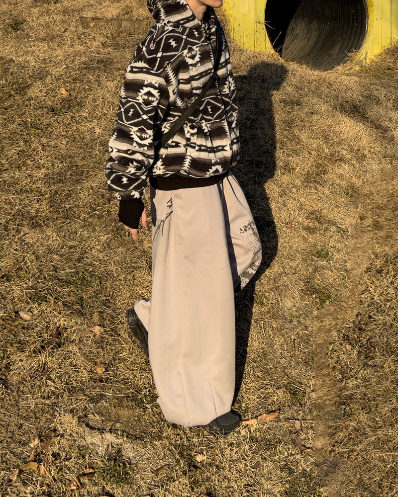Poki Big Wide Lettering Sweat Pants