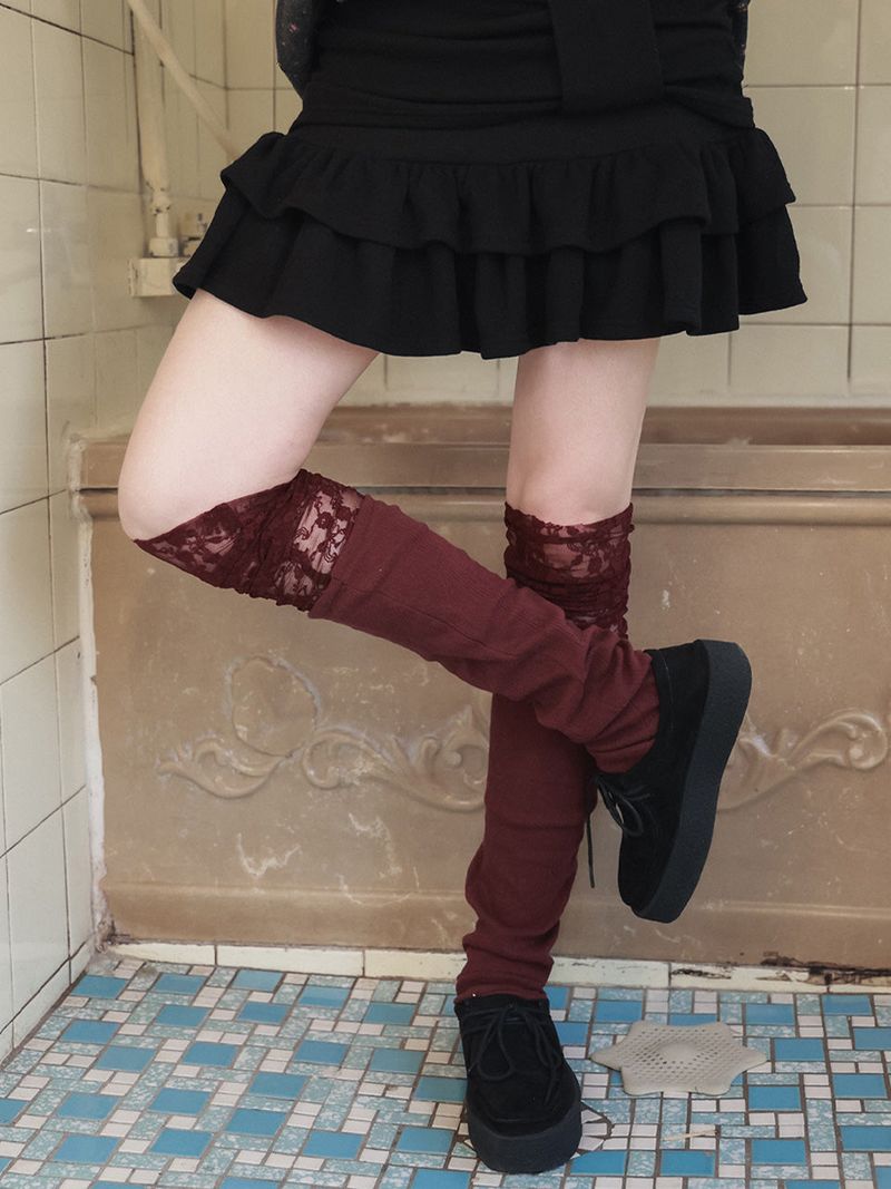 Fazed(フェイズド)の「レースレイヤーオーバーニーソックス / burgundy(ファッション小物)」