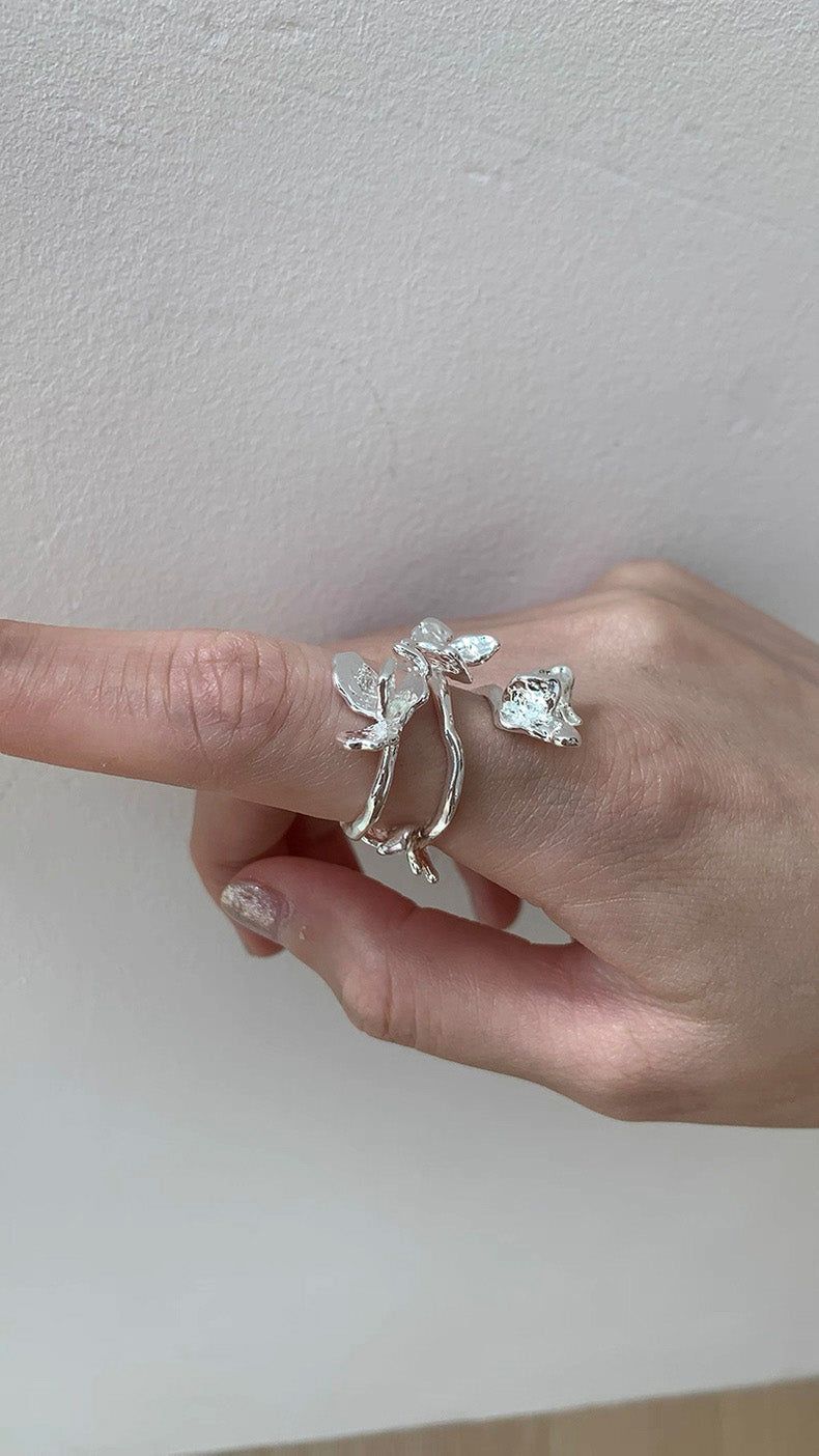 Three flower silver line ring