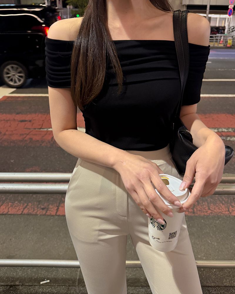 Des Off Shoulder T-Shirt