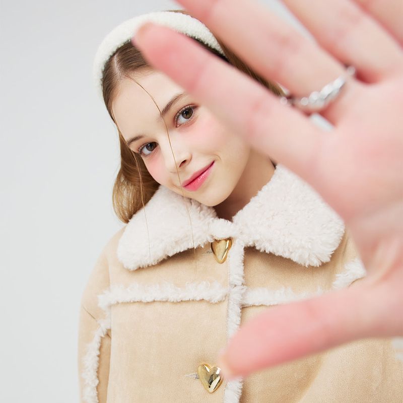 HEART BUTTON SHORT SHEARLING JACKET _ BEGIE