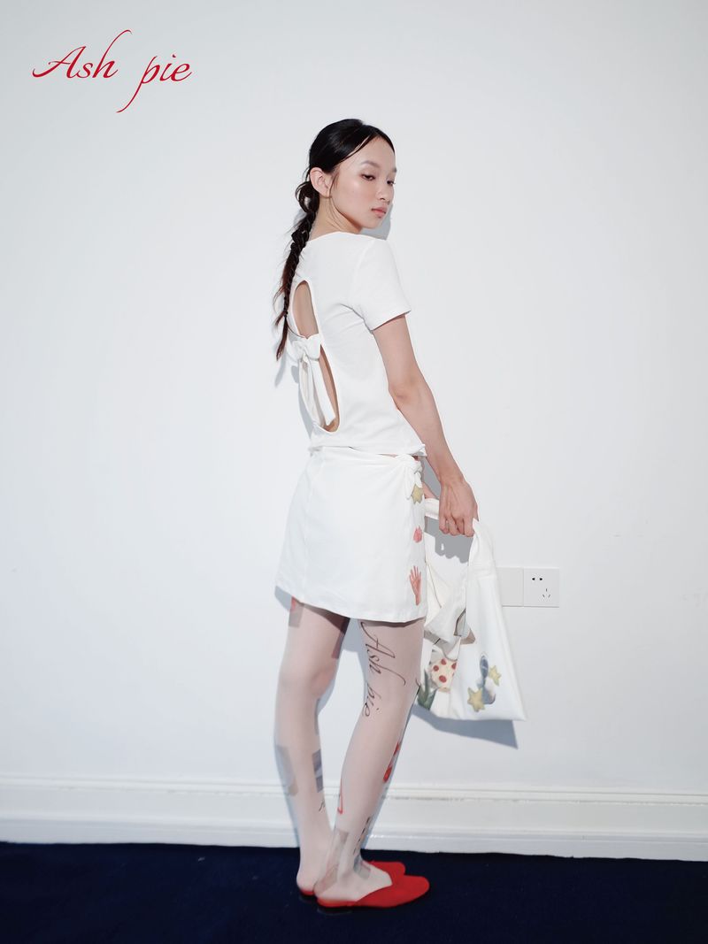 Backless tight short sleeves