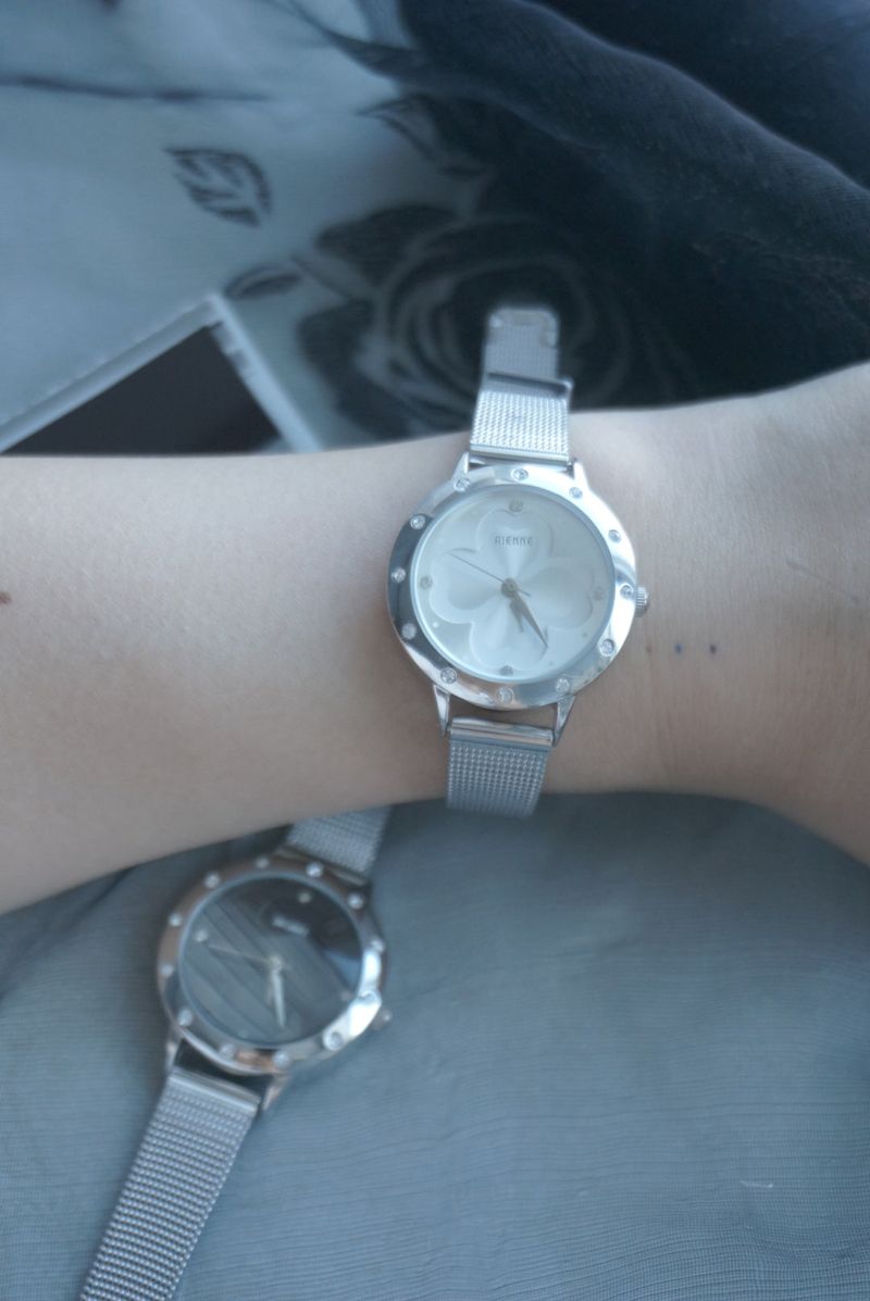clover mesh strap watch