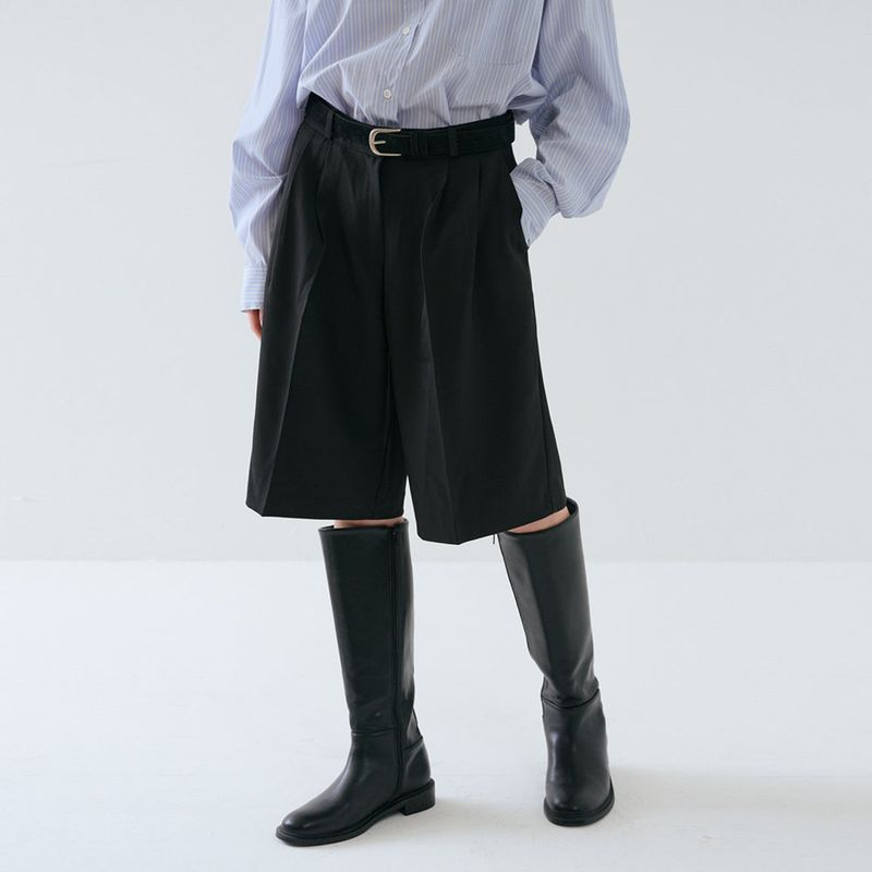 Two-Tuck  Bermuda Pants Black