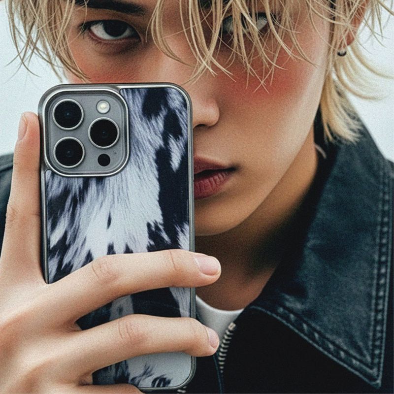 MEMORIESBOUNDARY（メモリーズバウンダリー）の「クラシック カウハイド フォンケース クールグレー (SV_Epoxy)（スマホグッズ/小物）」