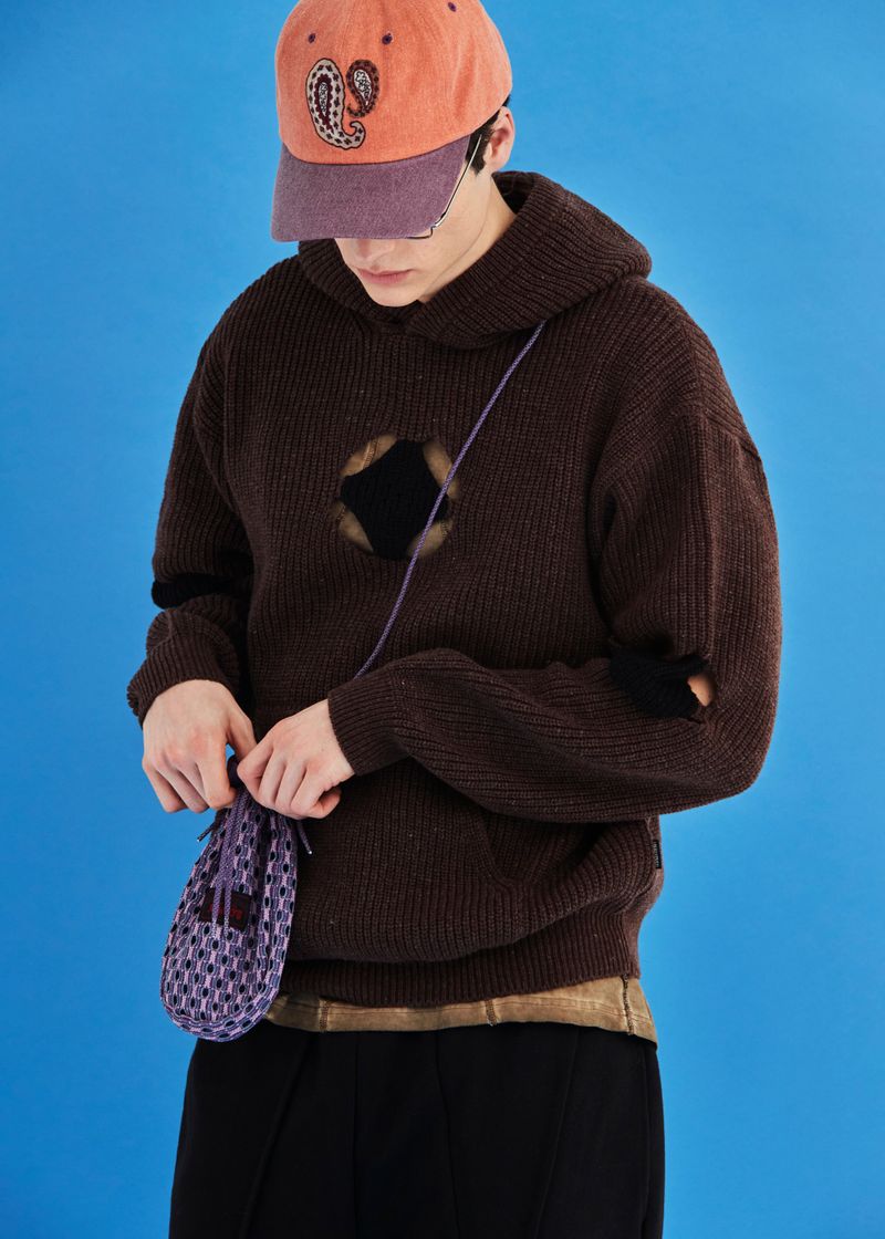 HOLE ARGYLE KNIT HOODIE / BROWN