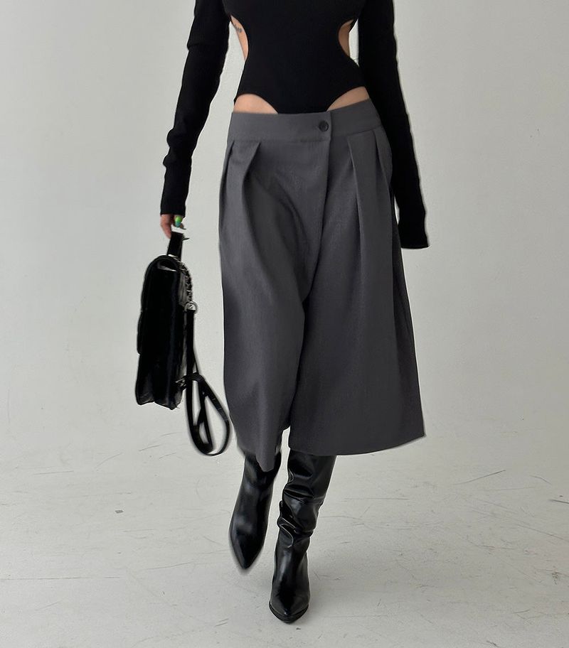 Bermuda Pintuck Slacks Shorts