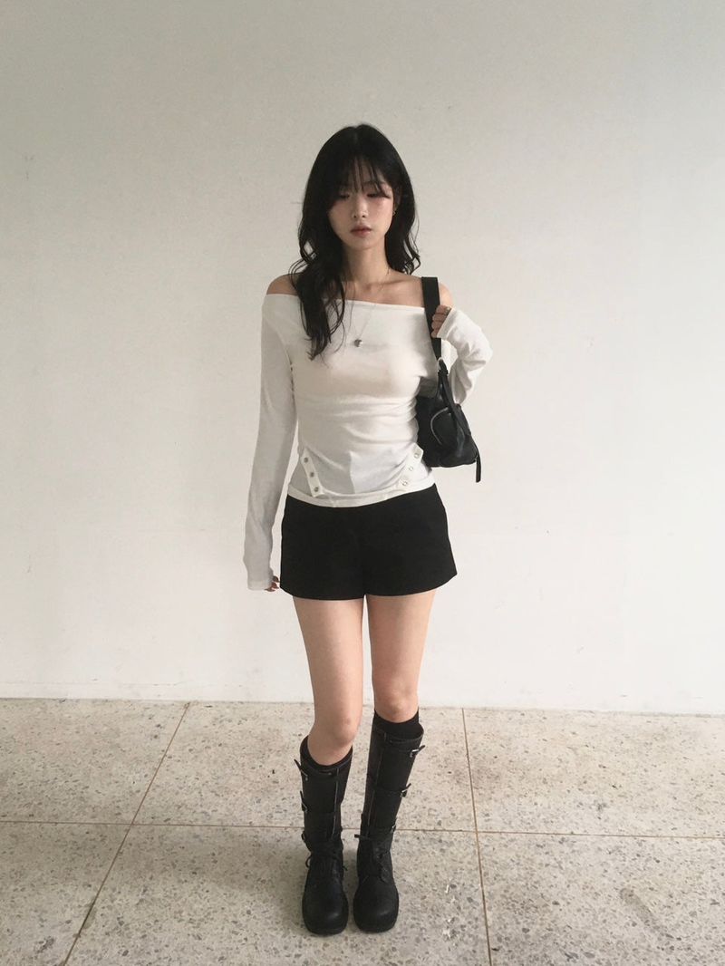 Line Shoulder Bag