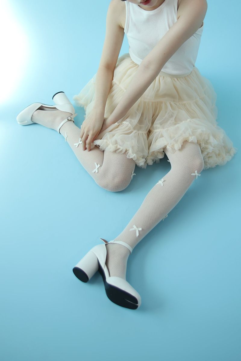 ribbon fishnet tights (ivory)