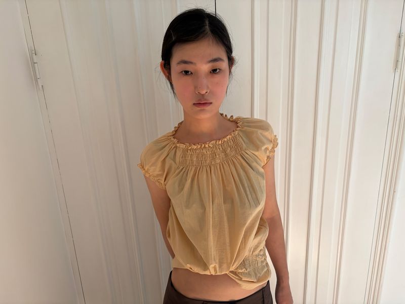 ERR（イアルアル）の「smocked frill blouse（Tops）」