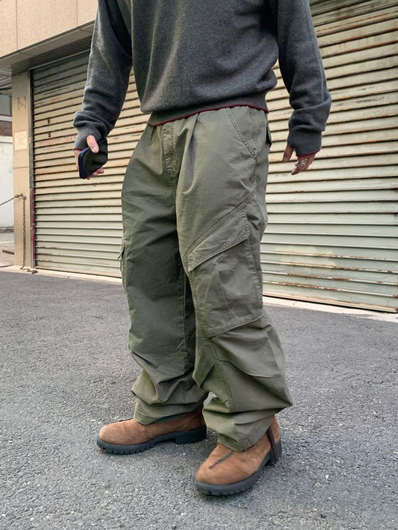 sobaq（ソバック）の「Curved diagonal cargo banding pants（Pants）」