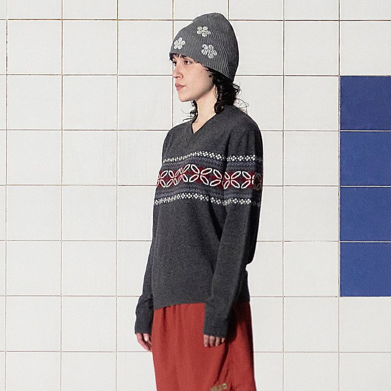 CLOVER ARGYLE V NECK KNIT / CHARCOAL