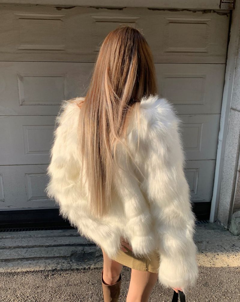 suzen（スゼン）の「Uress Vintage Fur Jacket (White)（Jackets/Outerwear）」