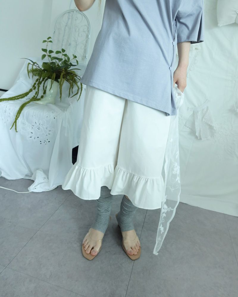 NUPHLO（ニューフロー）の「FRILL LOW HALF PANTS（Pants）」