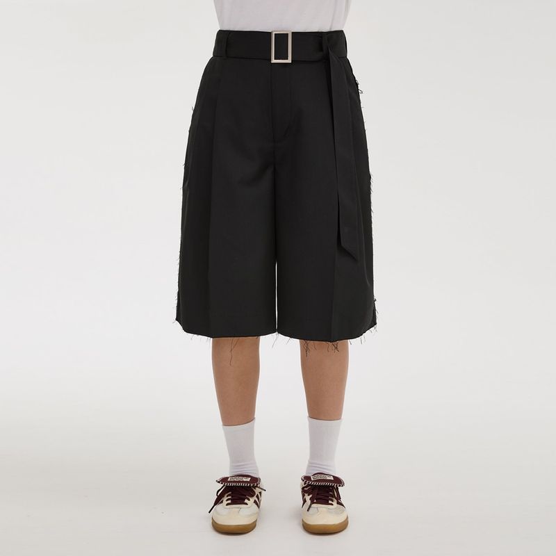 Cut-out short pants