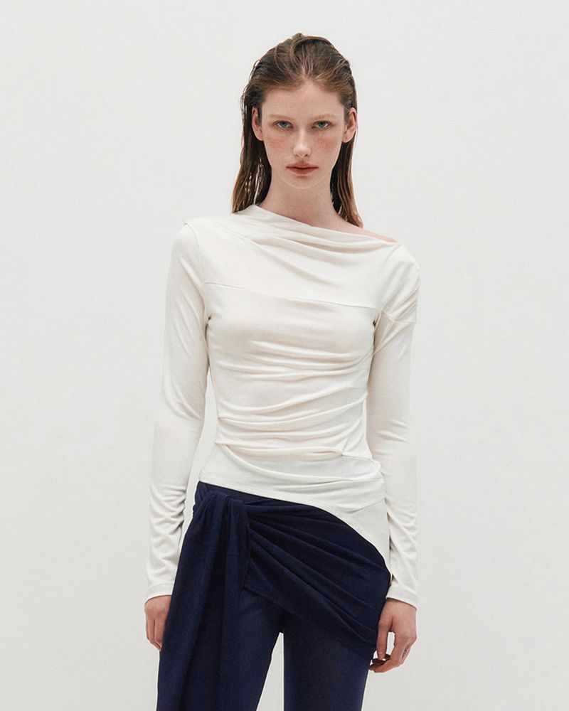 KIMZISU（キムジス）の「One Shoulder Draped Jersey Top _ WHITE（Tops）」