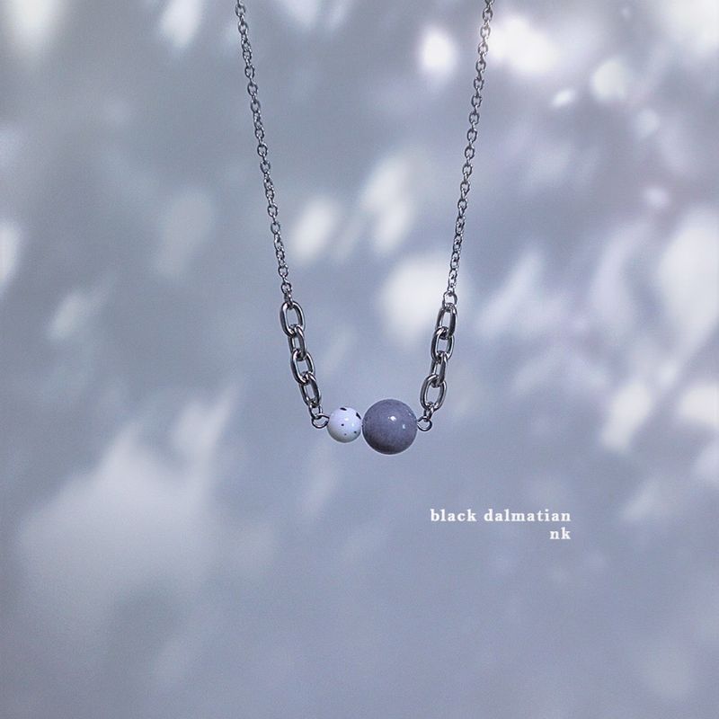 RUNARING（ルナリング）の「Black Dalmatian pattern gravel gemstone necklace（Accessories）」