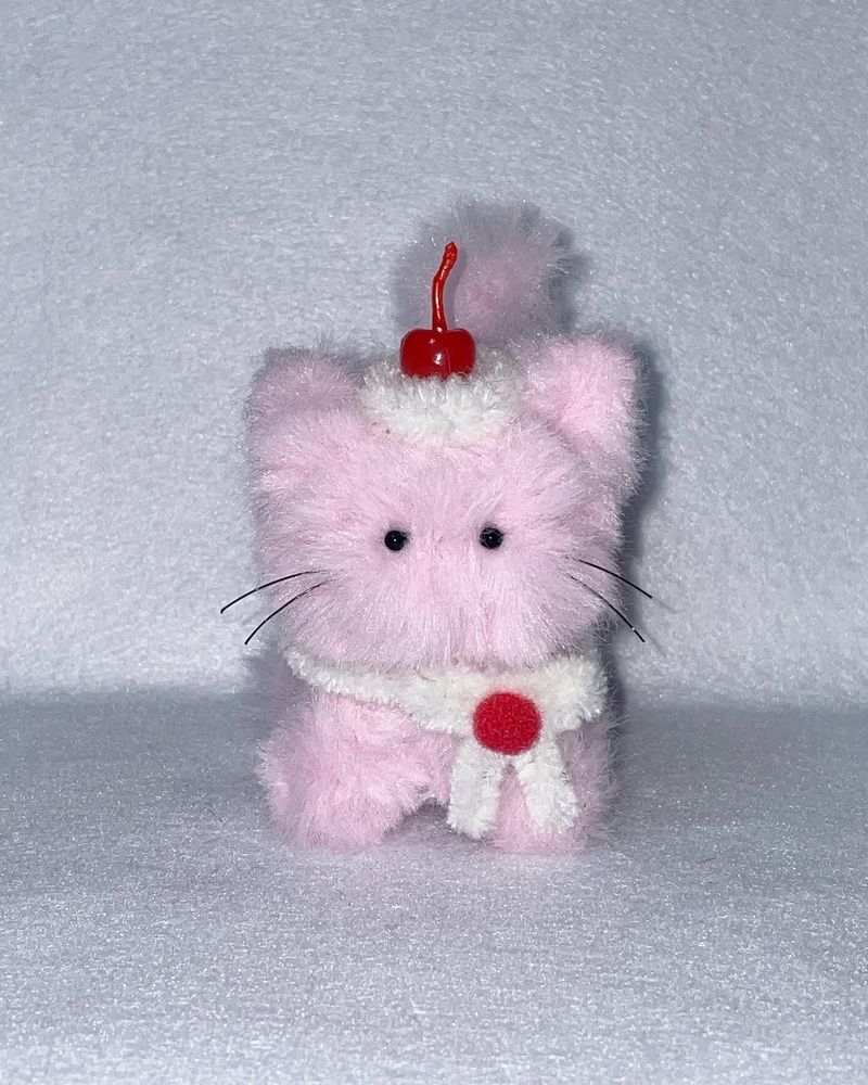 Cherry myomyo cat keyring