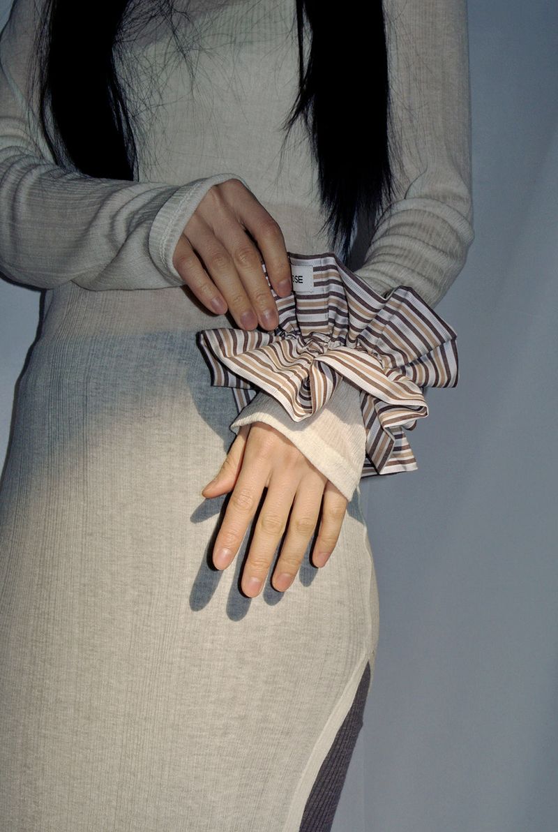PETAL STRIPE SCRUNCH / BEIGE