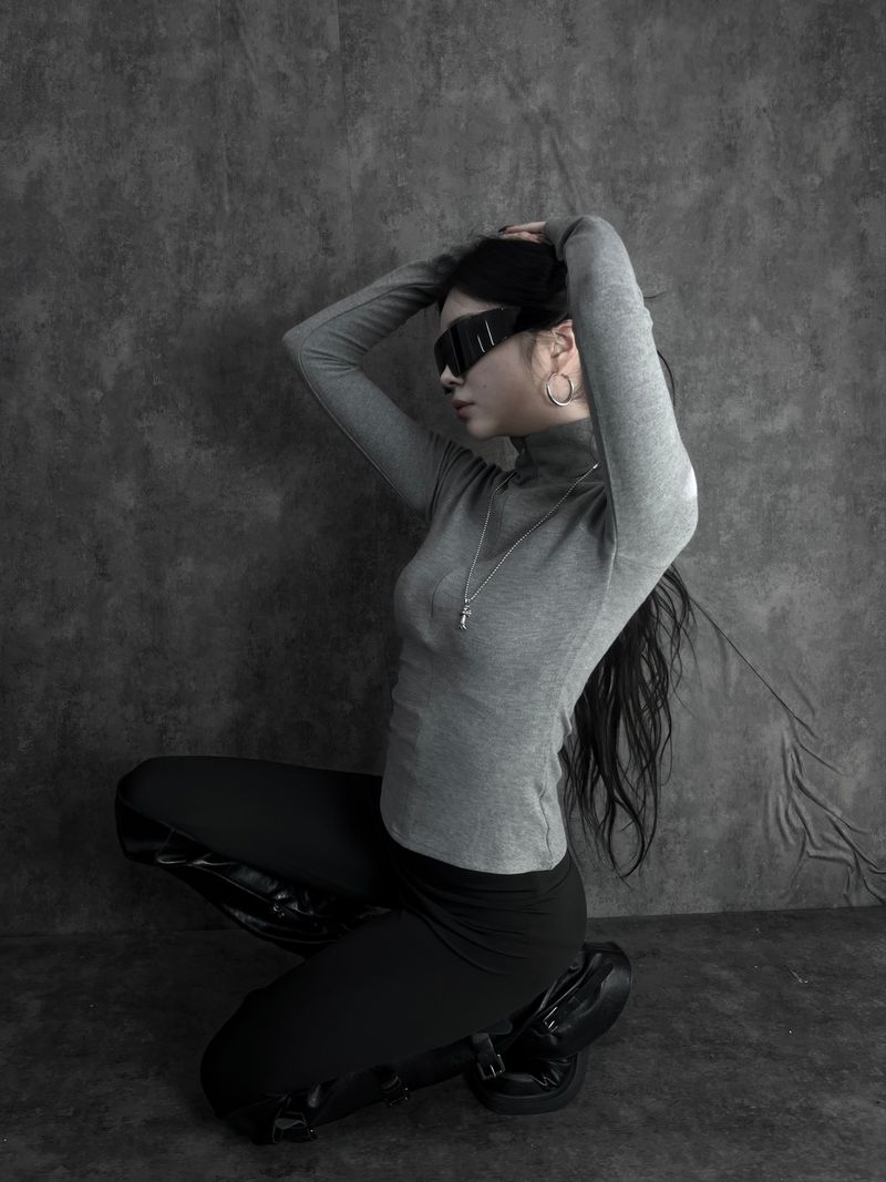 URBAN UNIQUE(アーバンユニーク)の「slim half-zip high-neck top (2color)(Tops)」
