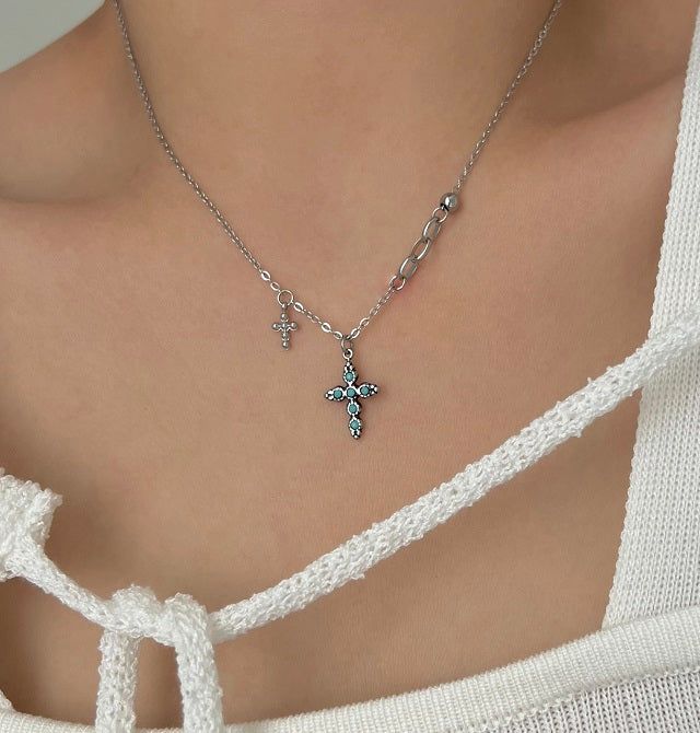 Acer rojo（アセルロジョ）の「sif color twin cross turquoise vertical double ball short long layered gemstone necklace（Accessories）」