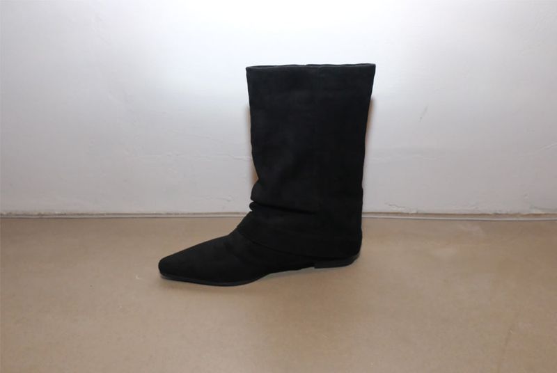 Hug belt boots _Black suede