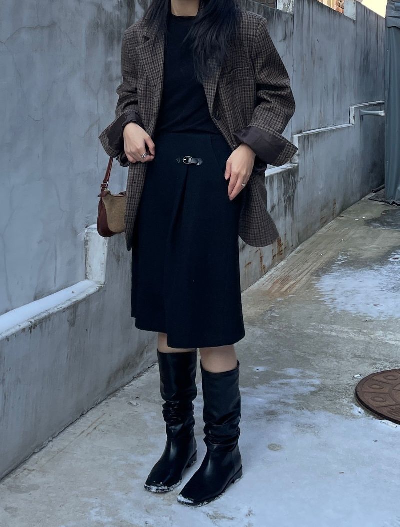 Ancient buckle midi skirt
