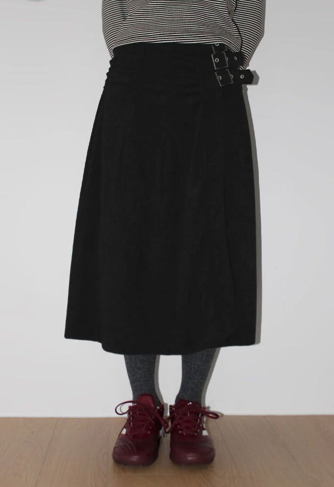 AAKE(アケ)の「CORDUROY BUCKLE WRAP SKIRT(Skirts)」