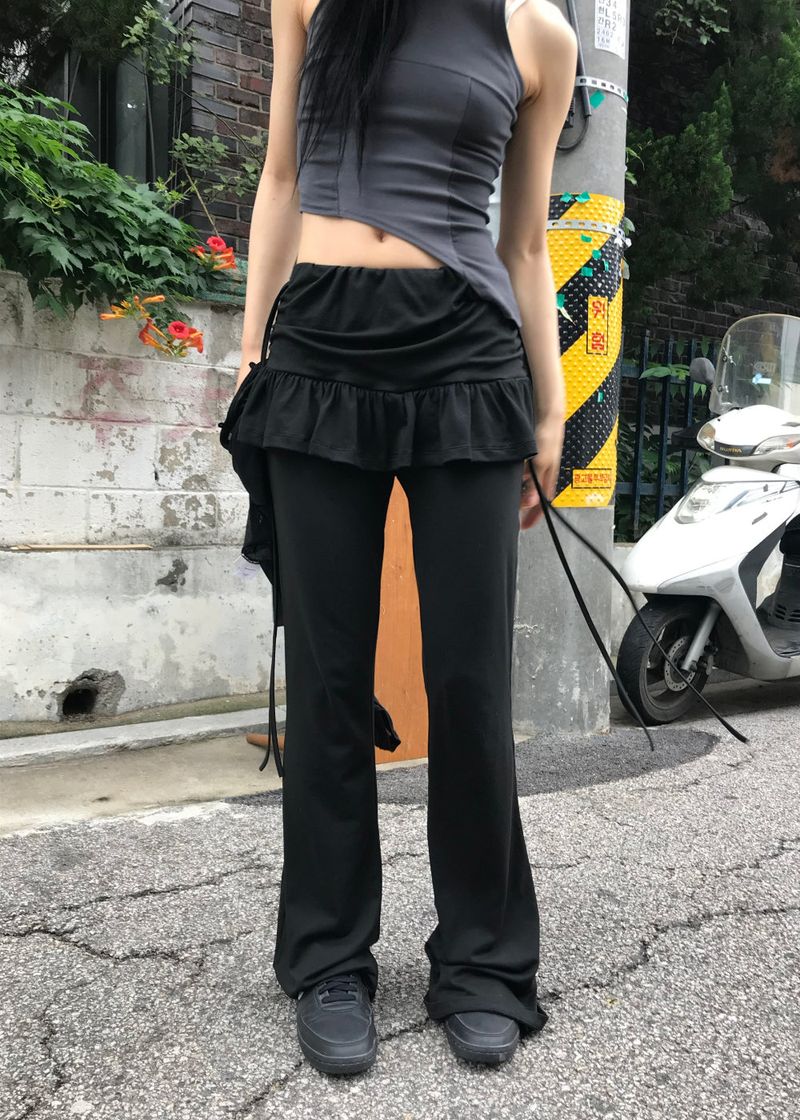 RUFFLE ON PANTS