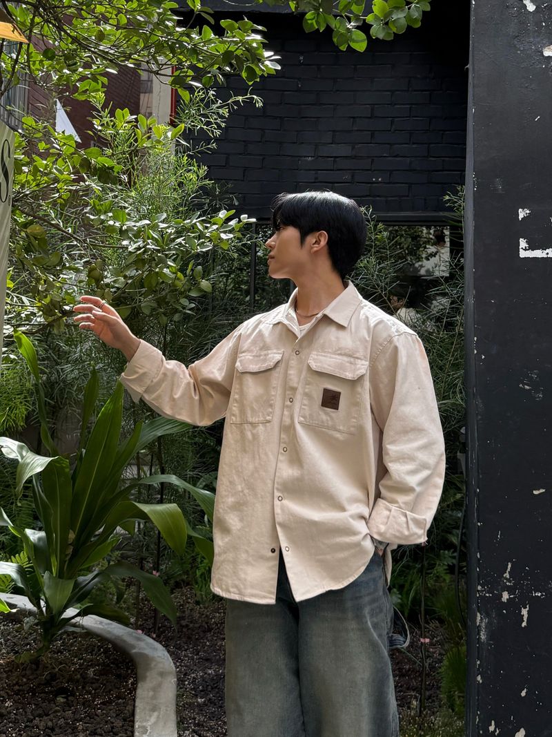 Double pocket patch shirt