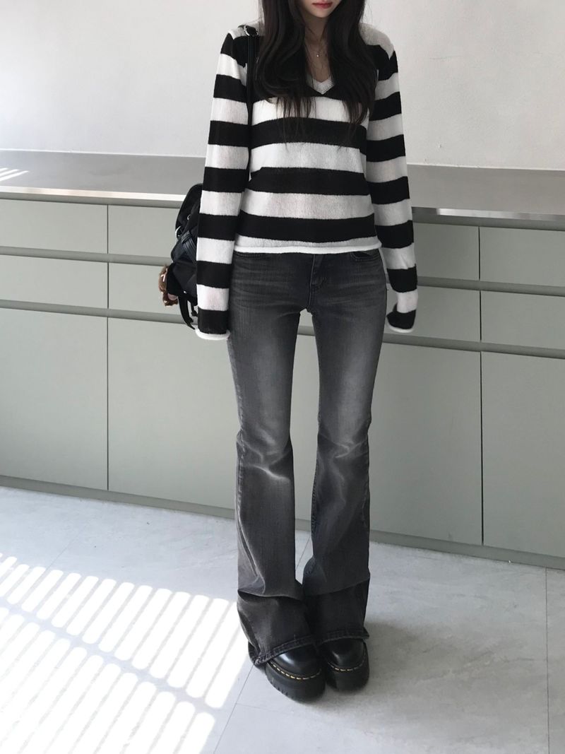 Stripe V-neck knitwear (one color)