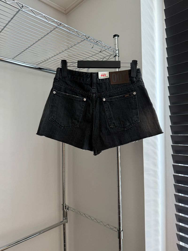 Black denim shorts (one color)