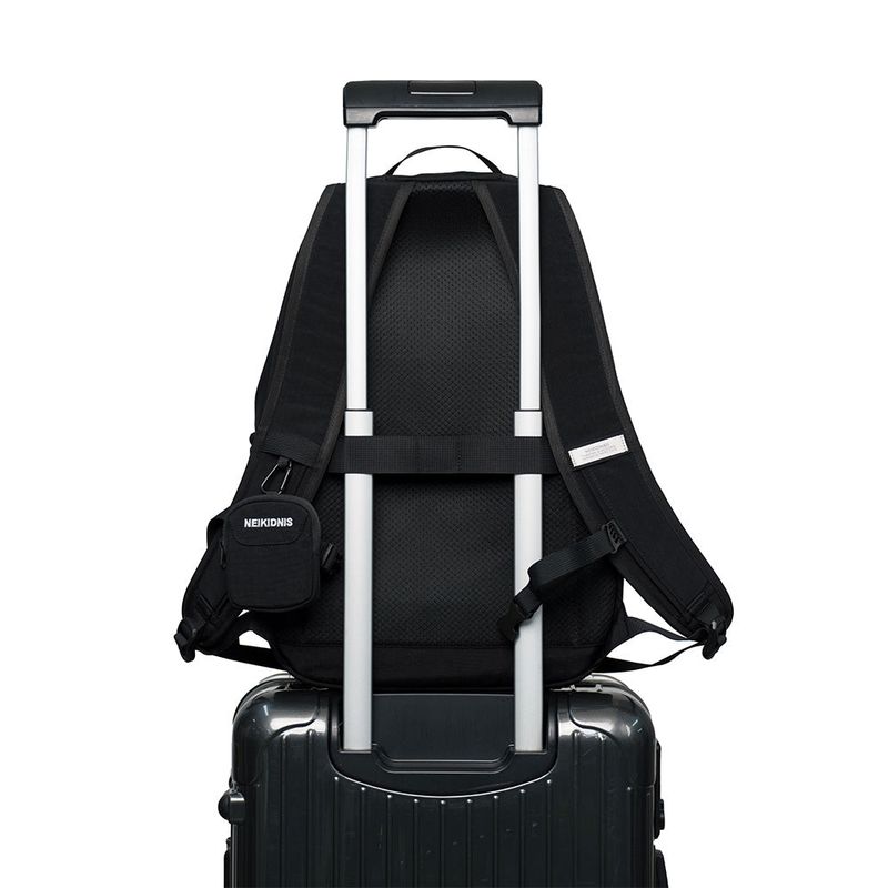CARABINER MESH BACKPACK / BLACK