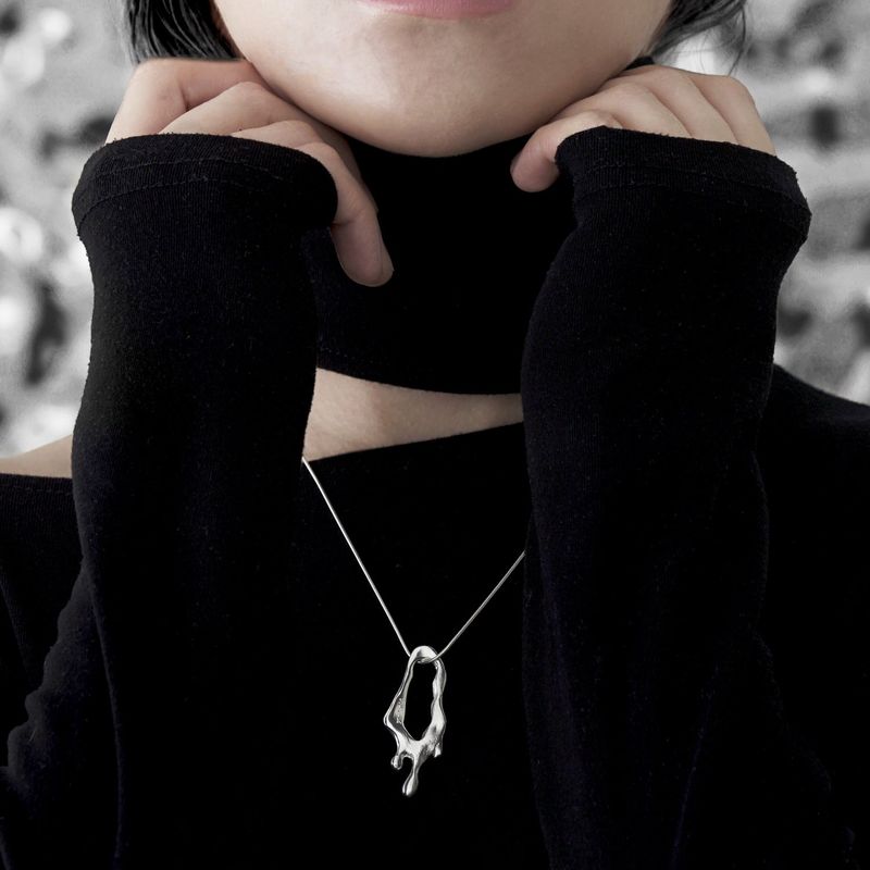 Melting Pendant Necklace