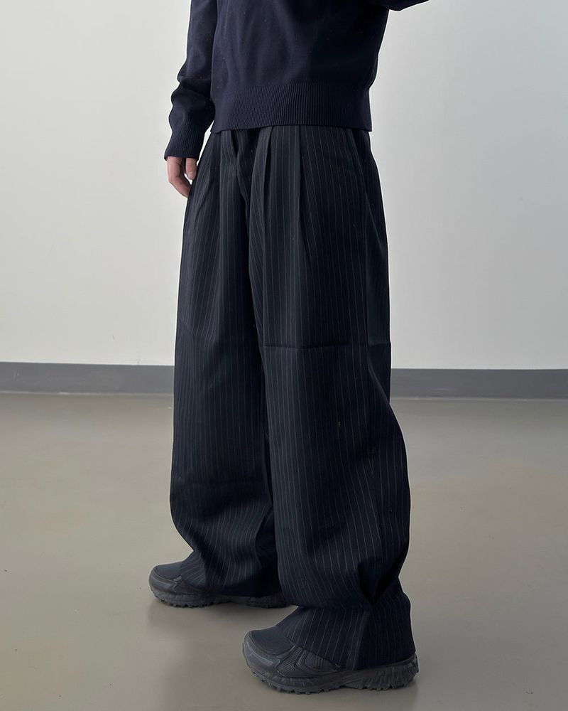 Lentic Side Pintuck Striped Slacks