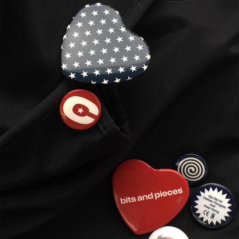Cooling Club / pin button set 1. starry