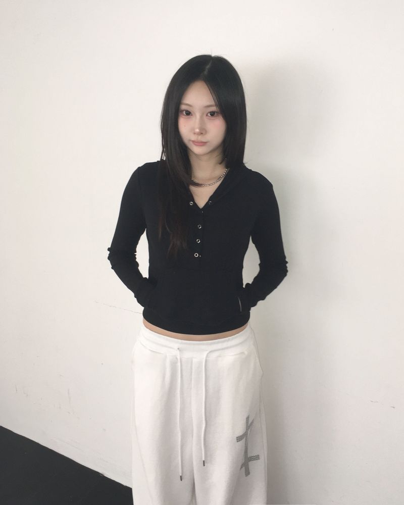 Snap crop hoodie