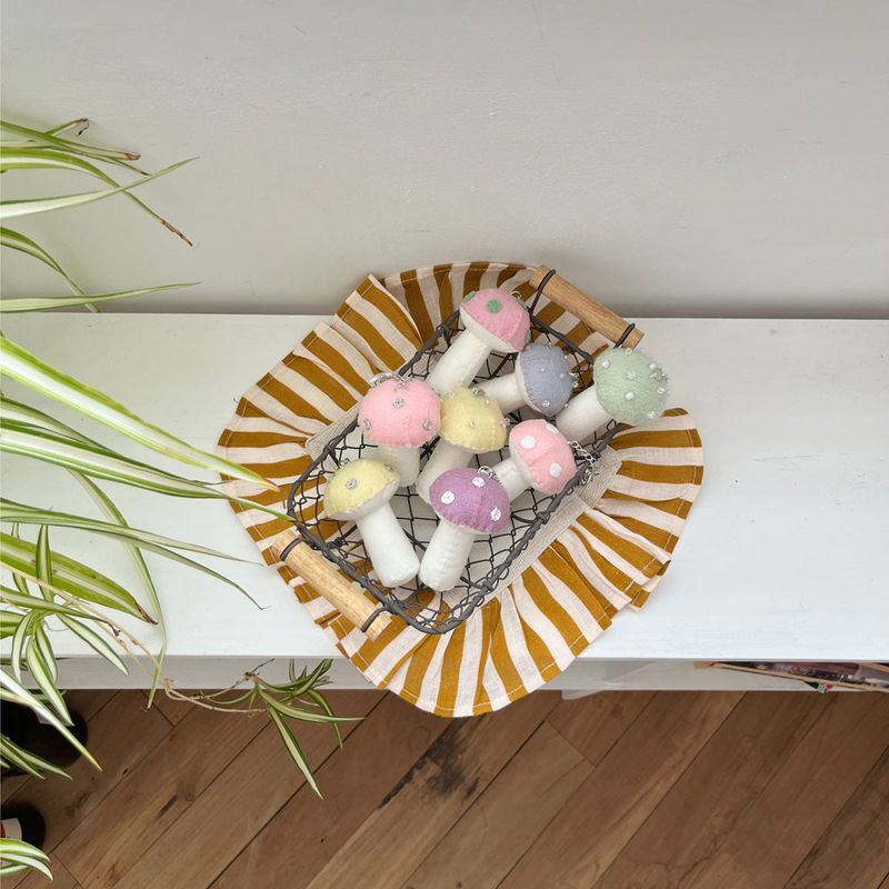 [soft keyring] shining mushroom (yellow)