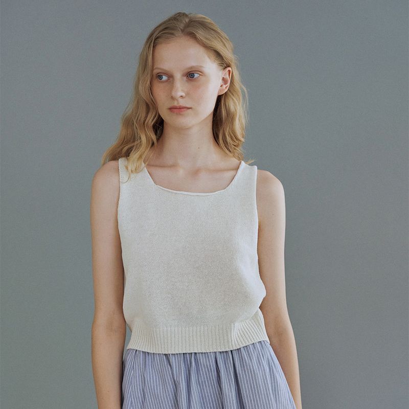 URAGO（ユラゴ）の「Square knit sleeveless（Tops）」