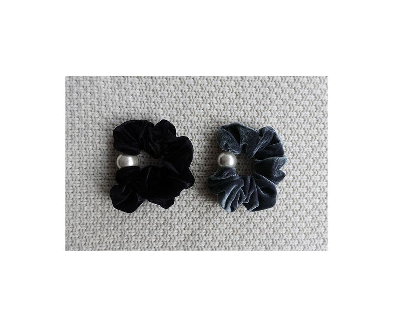 Bell pearl scrunchie (2C)