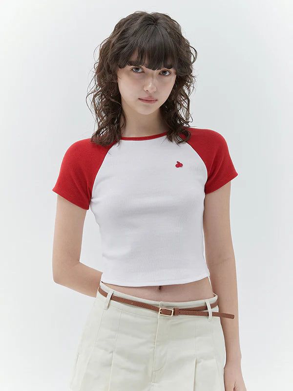 KIRSH（キルシー）の「KIRSH PLAIN COLOR MIX RAGLAN CROP T-SHIRT - RED   （Tops）」