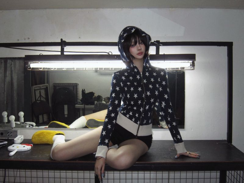 Star zip-up