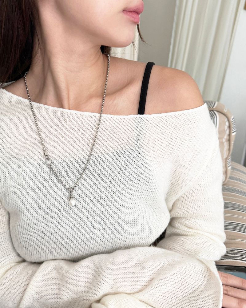 Tether Pearl Necklace
